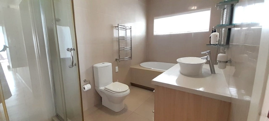 4 Bedroom Property for Sale in Stilbaai Oos Western Cape